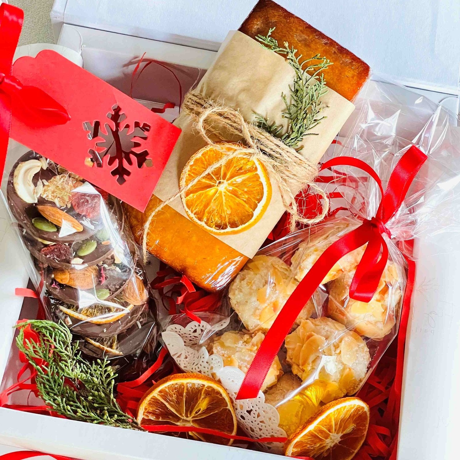 Festive Gift Box- Mistletoe