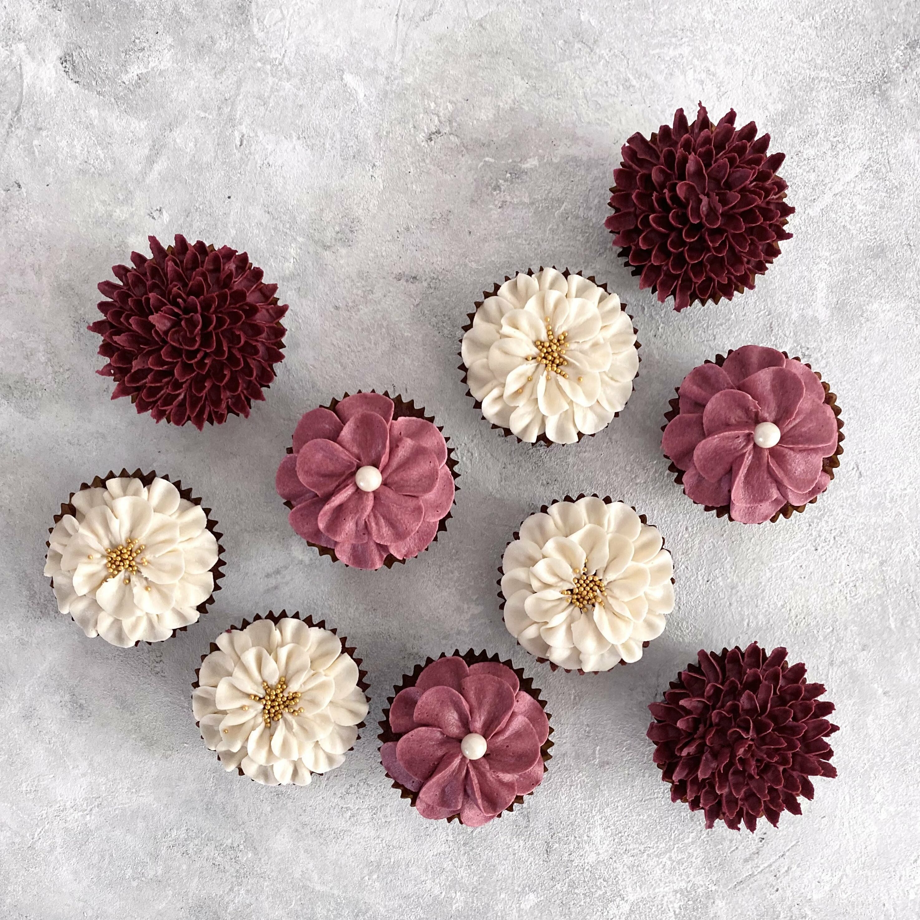 Box of 12 Chrysanthemum flower cupcakes - Shirohana Flowers